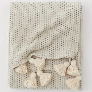 H&M Home Tasseled Bedspread size: 71"x98" black and white